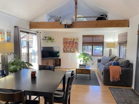 Welcome to River Gem Bungalow
