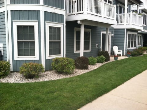 Downtown Condo; Walk everywhere; relax in comfort.