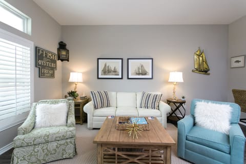 Nicely decorated Living area with sofa sleeper