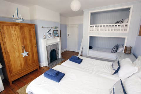 Family 'bunk room'
Twin beds.
Bunk beds (3.5 ft wide by 6'6")