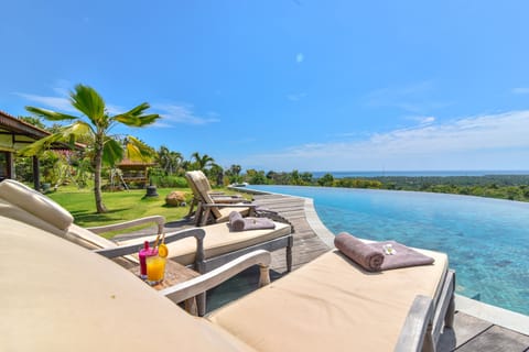 Large Infinity pool  with seaview