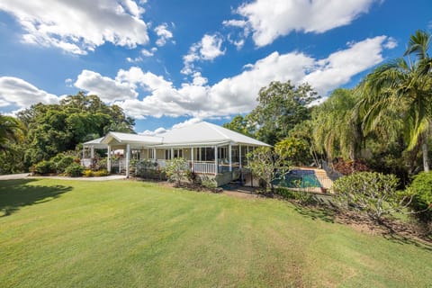 The Frangipani Farm - 4 bedrooms with large living areas and swimming pool