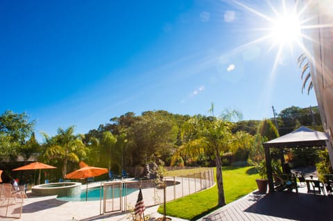 Named one of the 5 best pools in Sonoma!  South facing -  drenched in sunshine!