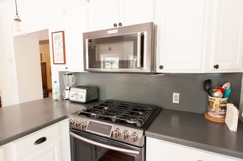 Gas range, 2 convection ovens, lots of countertop space, great for buffets