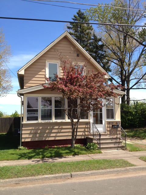 Welcome to Minnesota Point Beach Houses! 4 blocks from the Lift Bridge 