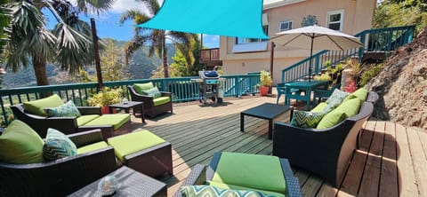 Lower sundeck & outdoor grill space