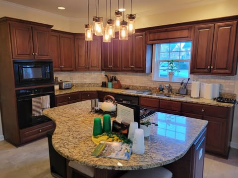 Gas range, plenty of counter space