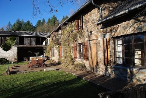 Pyrenees Holiday Gite - 8-12 Bedrooms Sleeps 12, 16, 24, 32 Hot-tub Heated Pool