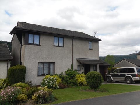 Spacious detached 3 bedroomed house with views