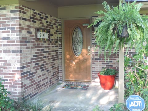 Enter as guests. Leave as friends.