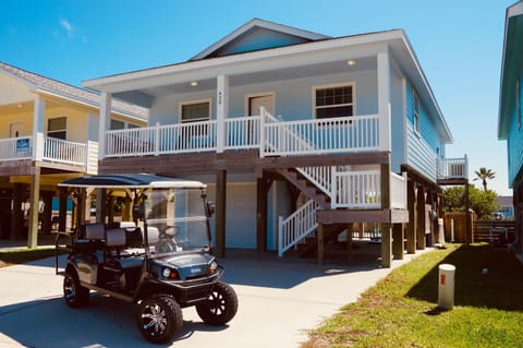 ¡Pura Playa!  Golf cart included!