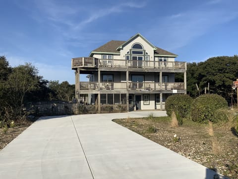 Smileaway is the premium beach destination. We have a large circular driveway 