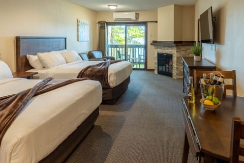 Junior Studio Suite | In-room safe, desk, iron/ironing board, free WiFi