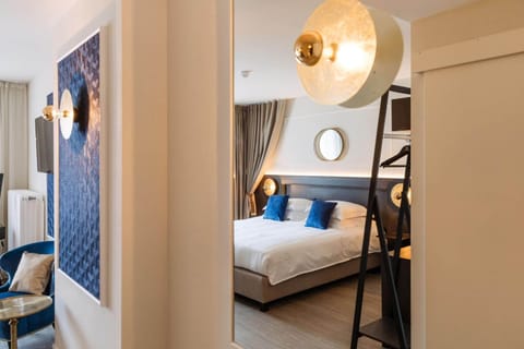 Minibar, in-room safe, cribs/infant beds, free WiFi