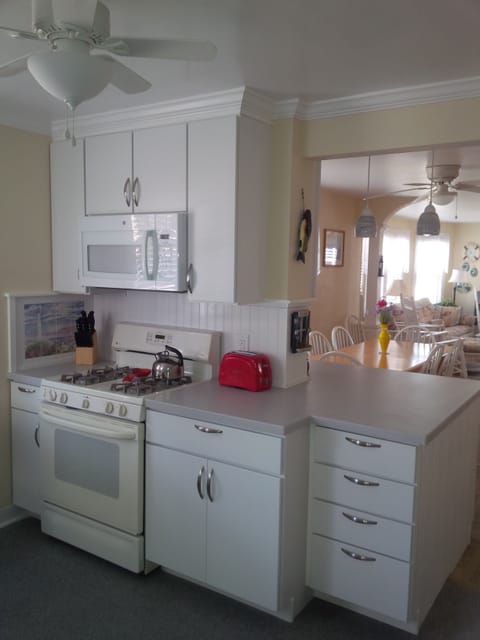  Kitchen opens up to dinning area and creates a great atmosphere for entertaining