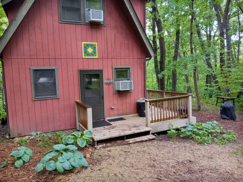 Front of cabin from driveway