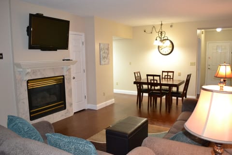 Condo, 2 Bedrooms | Living room