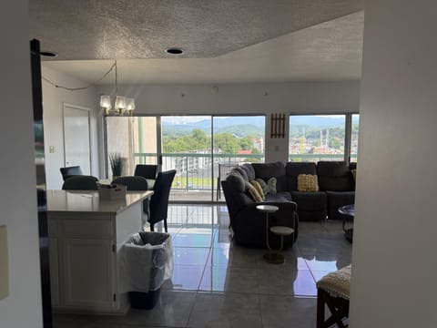 Condo, 3 Bedrooms | Living area
