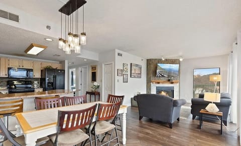 Condo, 3 Bedrooms | Interior