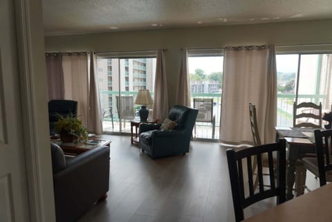 Condo, 3 Bedrooms | Living area