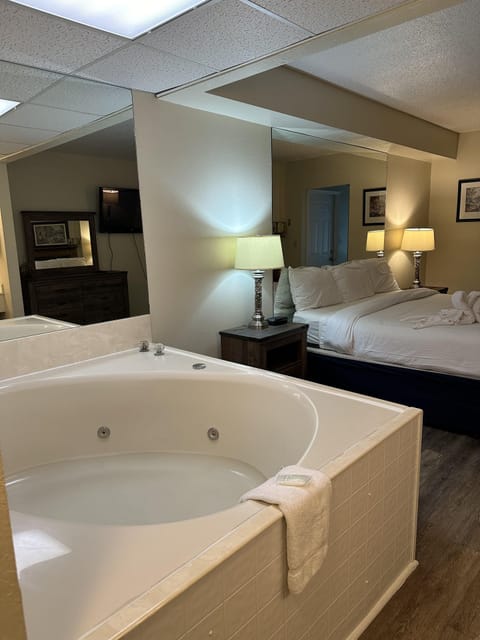 Condo, 1 Bedroom | 1 bedroom, WiFi (free)