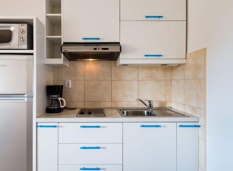 Standard Villa, Multiple Beds, Non Smoking | Private kitchen | Fridge, microwave, stovetop, coffee/tea maker