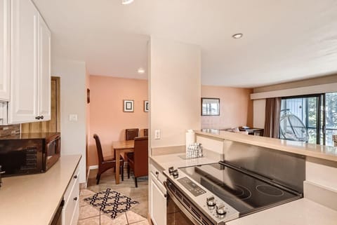 Condo, 1 Bedroom | Private kitchen | Microwave, dishwasher, cookware/dishes/utensils