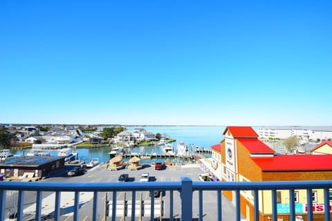 Condo, 4 Bedrooms | Property grounds