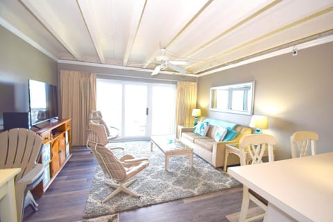 Condo, 1 Bedroom | Living room