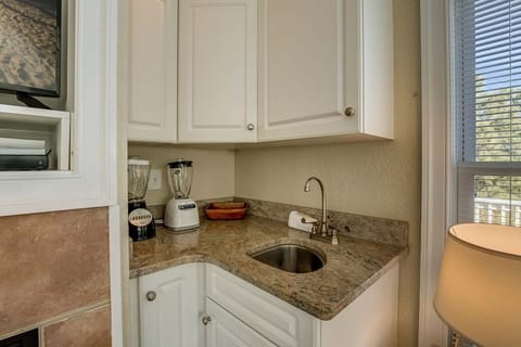 Top-Level Great Room with Wet Bar