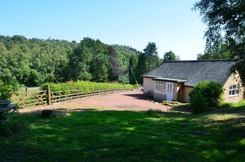 Bluebell Cottage is tucked away the rear of the Westcliffe House Estate