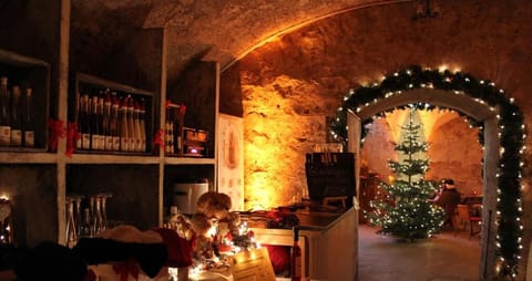 Breakfast, lunch, dinner served; alfresco dining