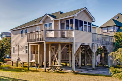 Surf-or-Sound-Realty-The-Beach-House-in-Waves-875-Exterior