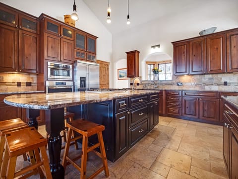 Fully equipped gourmet kitchen with island bar