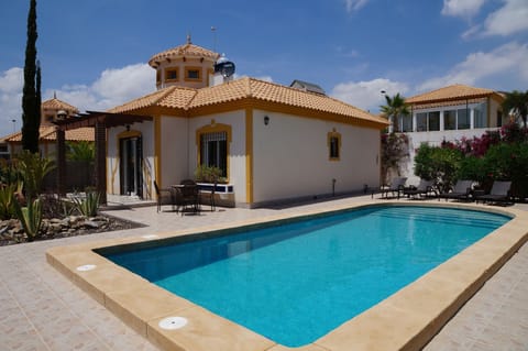 Villa Ensueno with swimming pool