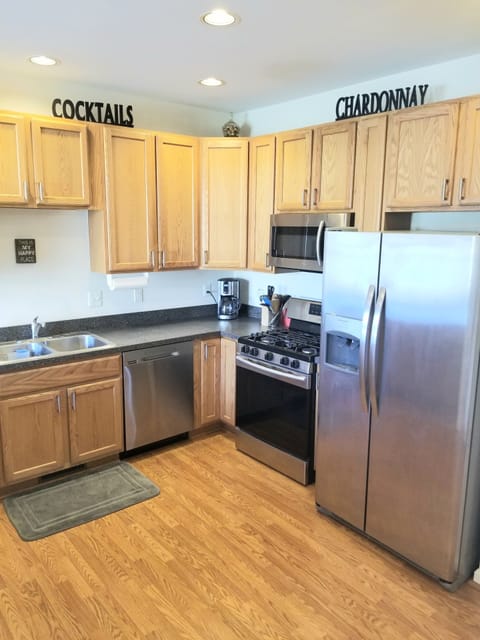 Kitchen w/ new appliances