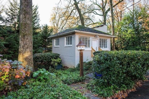 "Just a quick weekend stay - place worked out great. Responsive host"