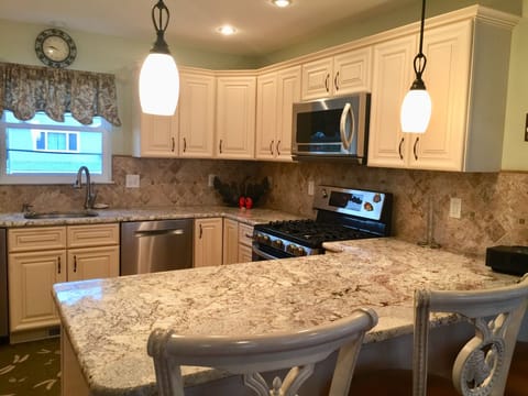 Kitchen - Island With Seating 