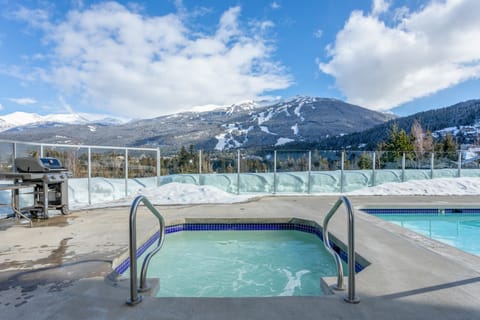 Year round outdoor hot tub