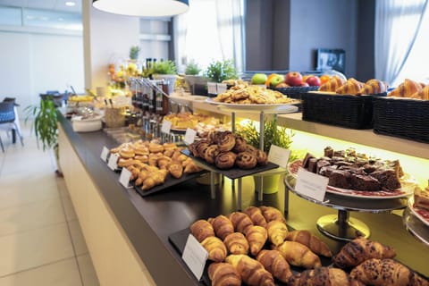 Daily buffet breakfast for a fee