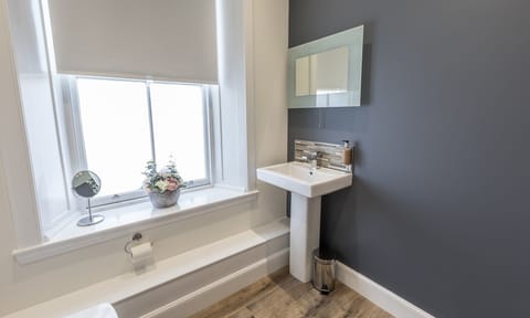 Soundproofing, free WiFi, bed sheets