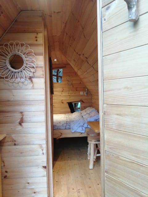 Cabin | Blackout drapes, iron/ironing board, free WiFi, bed sheets