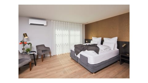 Deluxe Double Room | Minibar, in-room safe, individually decorated, desk