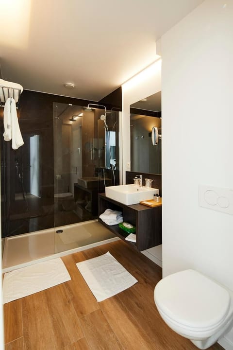 Free toiletries, hair dryer, towels, soap