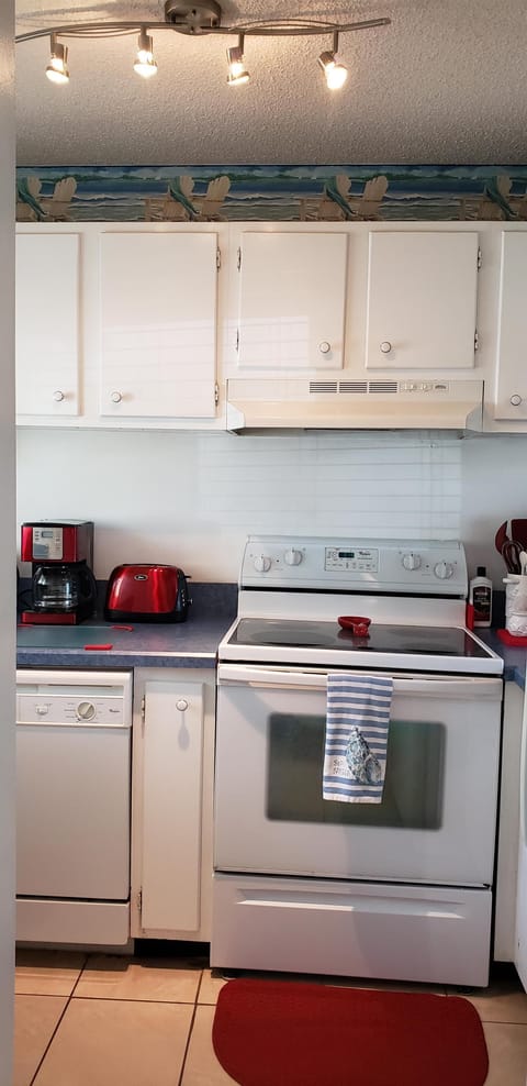 Fully equipped kitchen. 