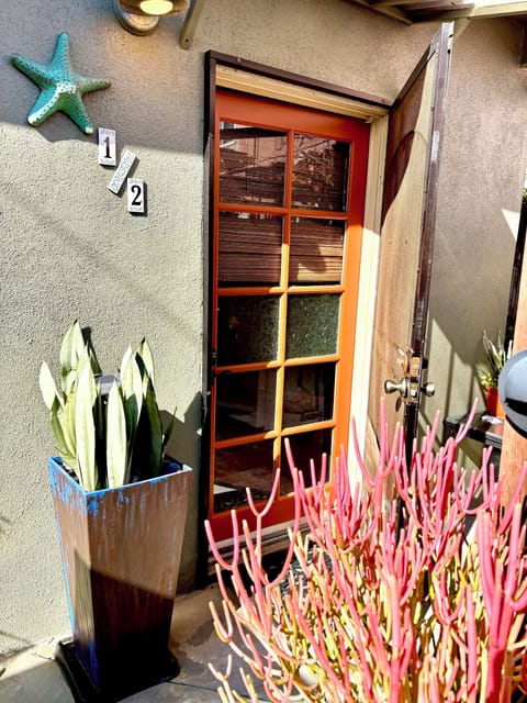 Entrance to Starfish Cottage and the ocean is just steps away.