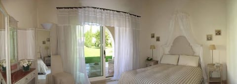 Double Room, Garden View | Minibar, desk, soundproofing, free cribs/infant beds