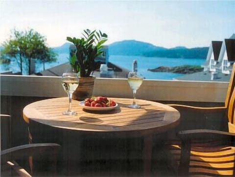 Southerly view from private sundeck looking out over Fishing Bay. 