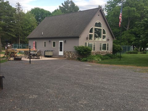 House is deceiving from outside. Sleeps 9-12 people. 