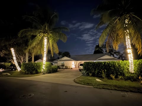 Escape to our tropical getaway under beautiful coconut trees! Welcome to Naples!